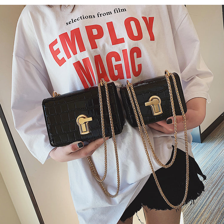 VerdeVogue™ Croc-Embossed Mini Chain Bag | Emerald Green Evening Clutch