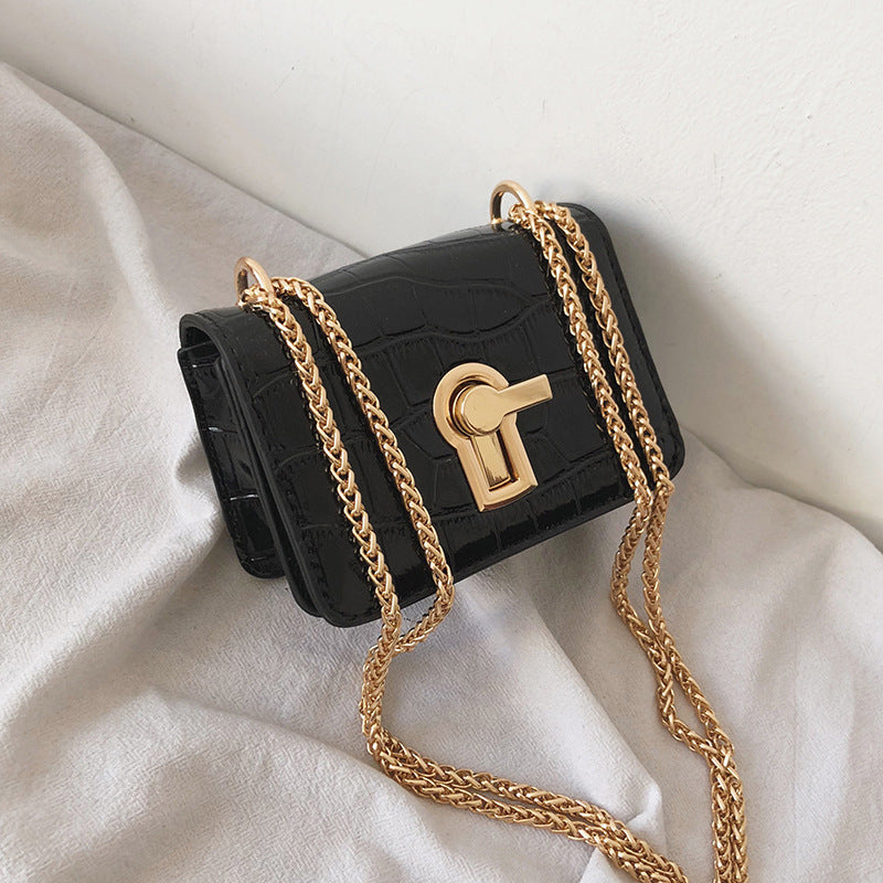 VerdeVogue™ Croc-Embossed Mini Chain Bag | Emerald Green Evening Clutch