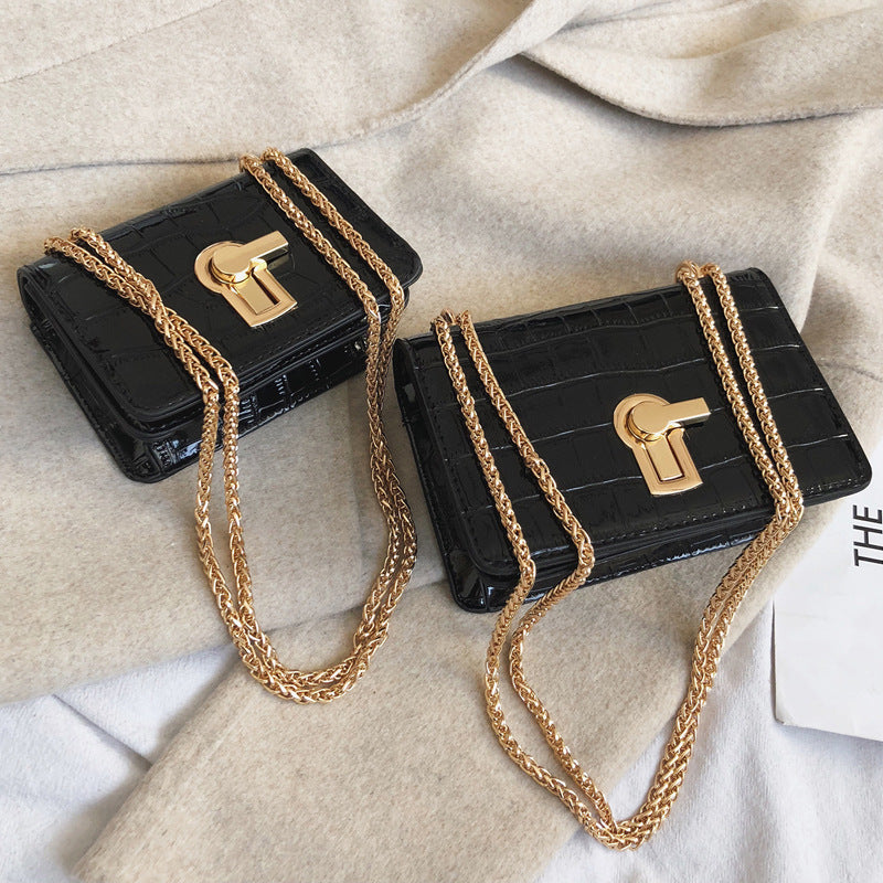 VerdeVogue™ Croc-Embossed Mini Chain Bag | Emerald Green Evening Clutch