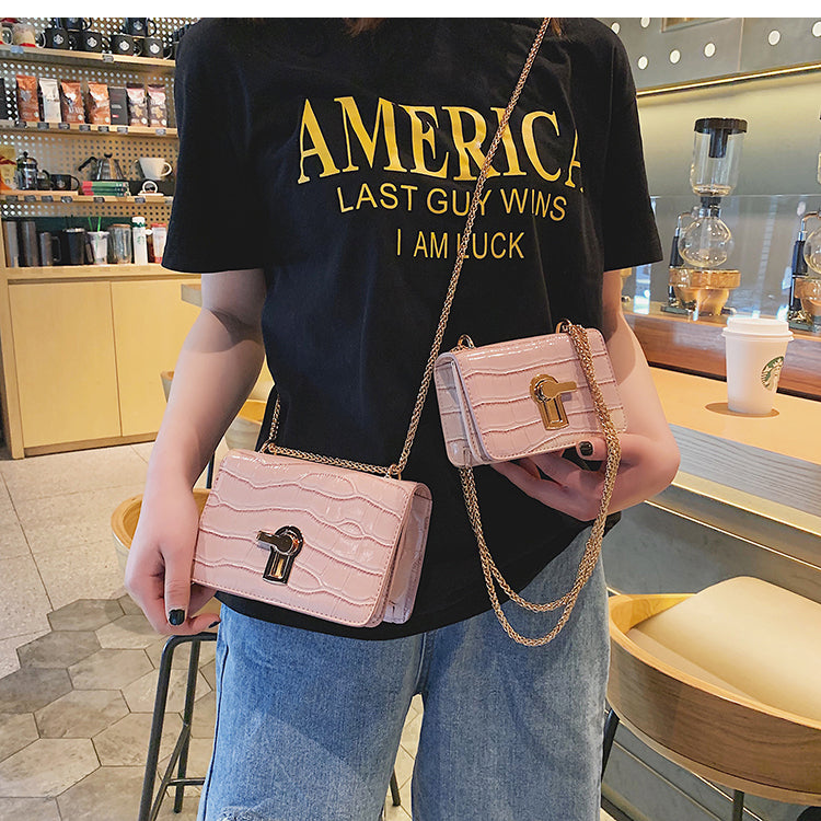 VerdeVogue™ Croc-Embossed Mini Chain Bag | Emerald Green Evening Clutch