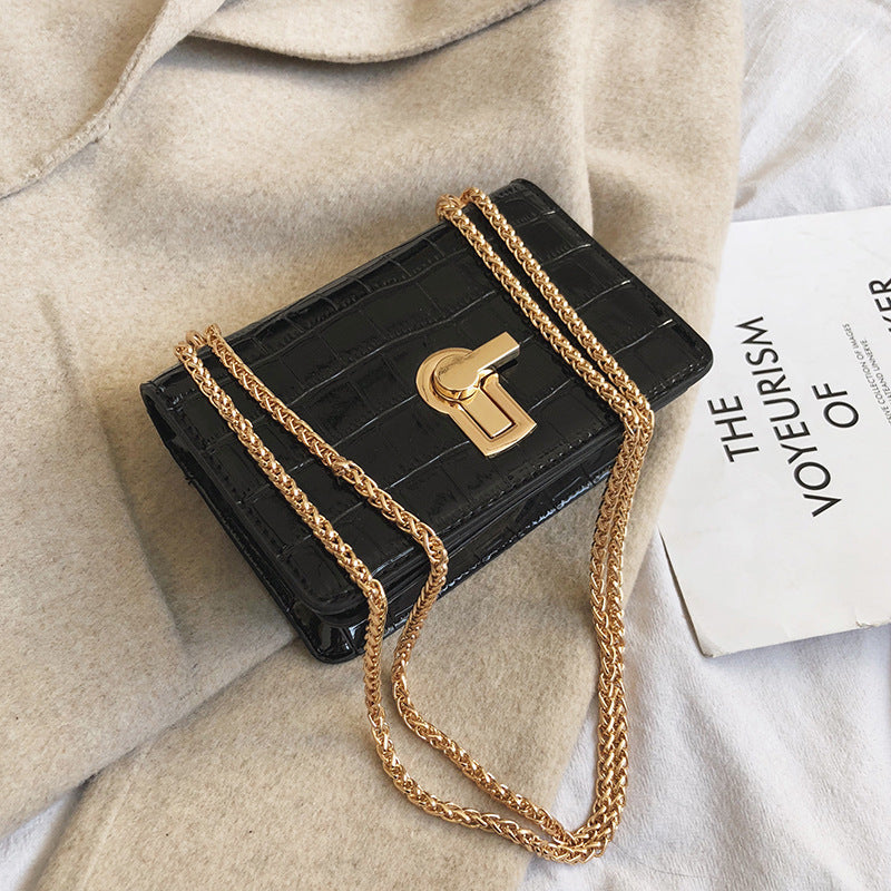 VerdeVogue™ Croc-Embossed Mini Chain Bag | Emerald Green Evening Clutch