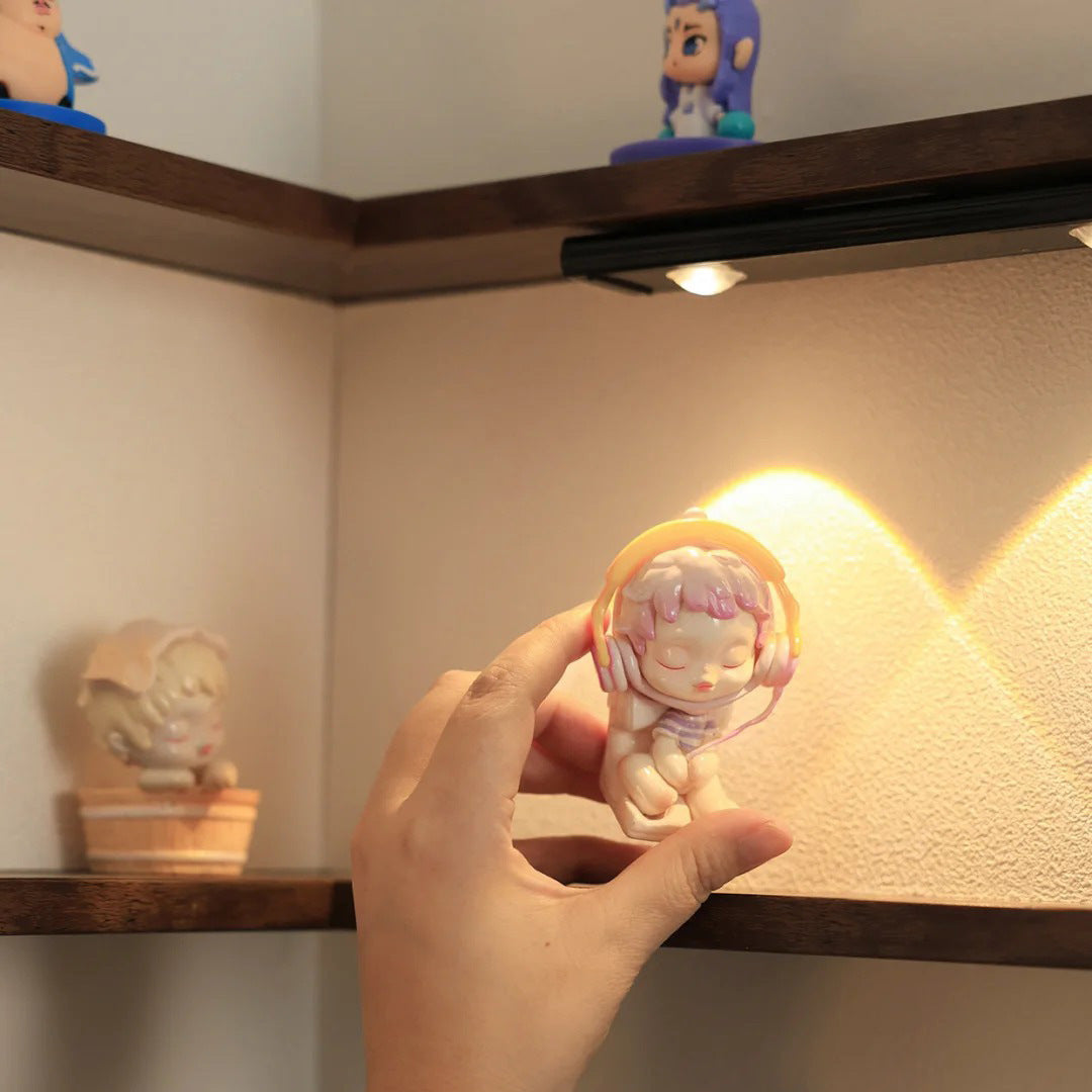 The Spotlight Corner Shelf™ (Integrated Warm LED)